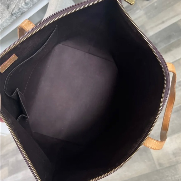 Louis Vuitton Bellevue Handbag Monogram Vernis GM Burgundy - Picture 9 of 10